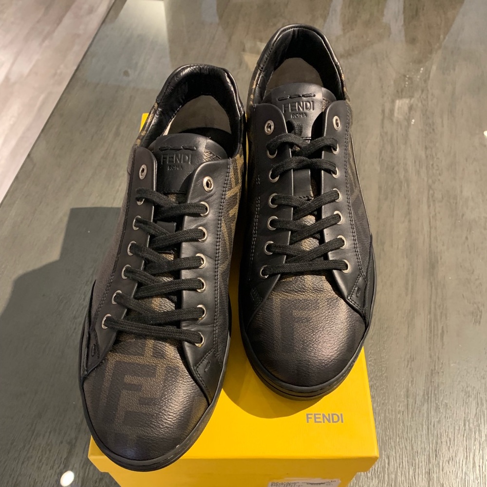 NIB Fendi fashion Sneakers